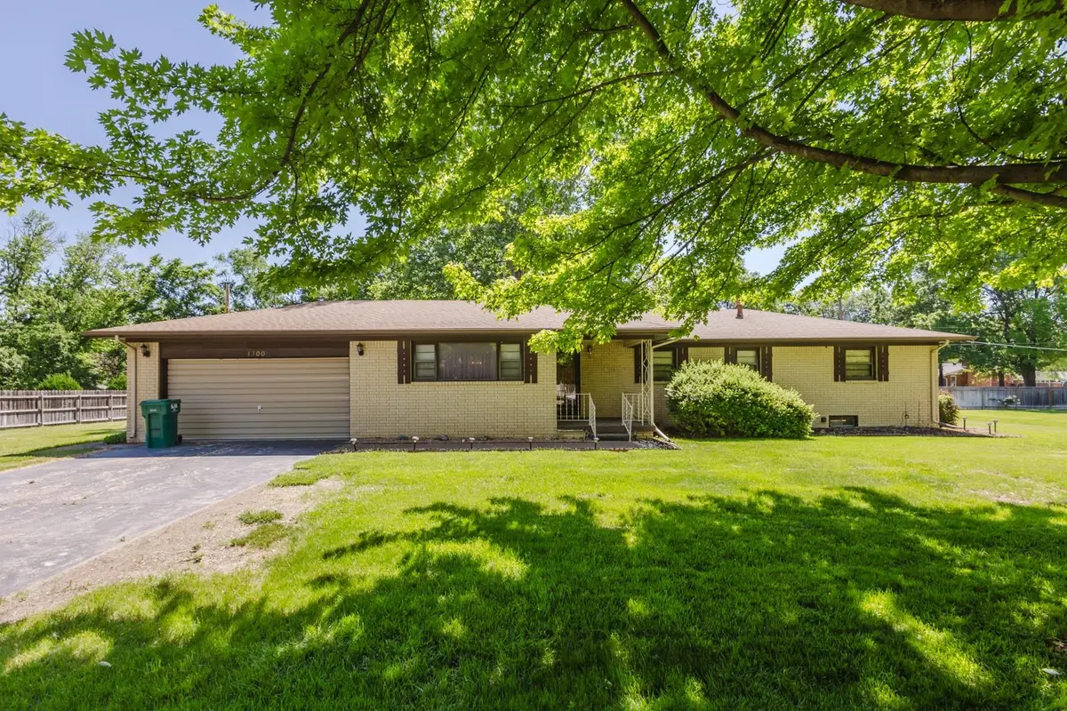 1300 S Fieldcrest, Wichita, KS 67209