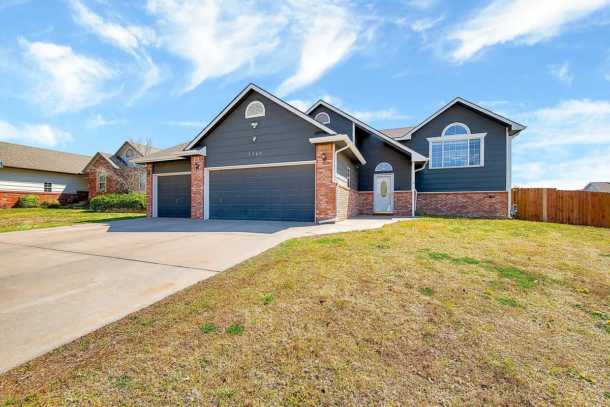 5240 E Ashton Ct, Bel Aire, KS 67220
