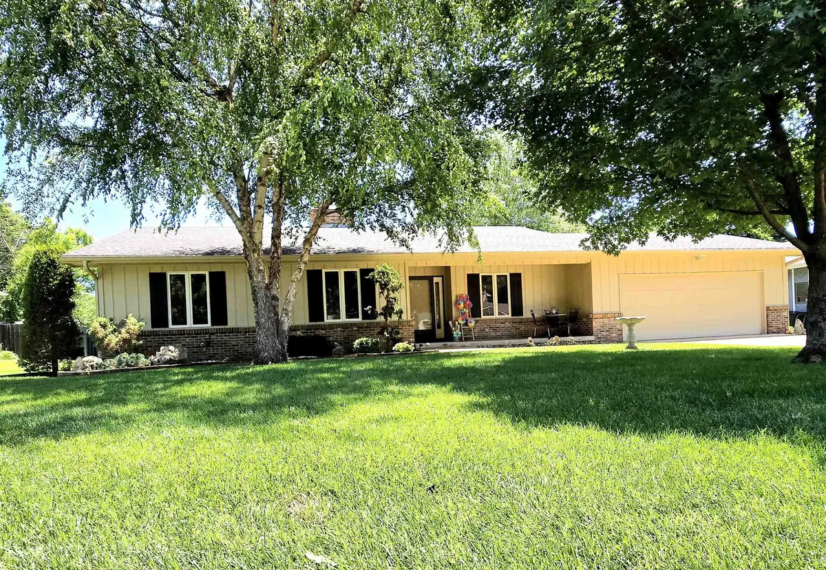 2108 Mound St, Winfield, KS 67156