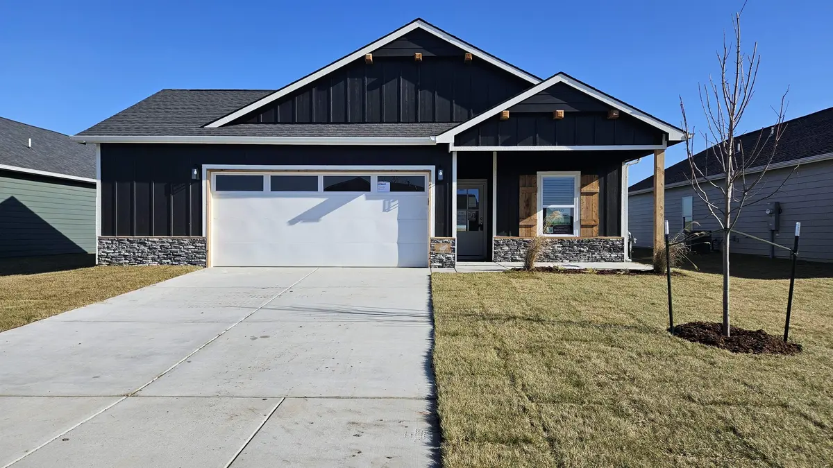 1506 N Sedgwick St, Garden Plain, KS 67050