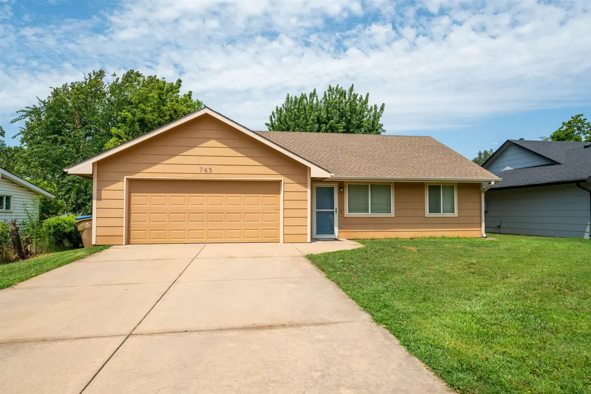 745 N Woodlawn Blvd, Derby, KS 67037