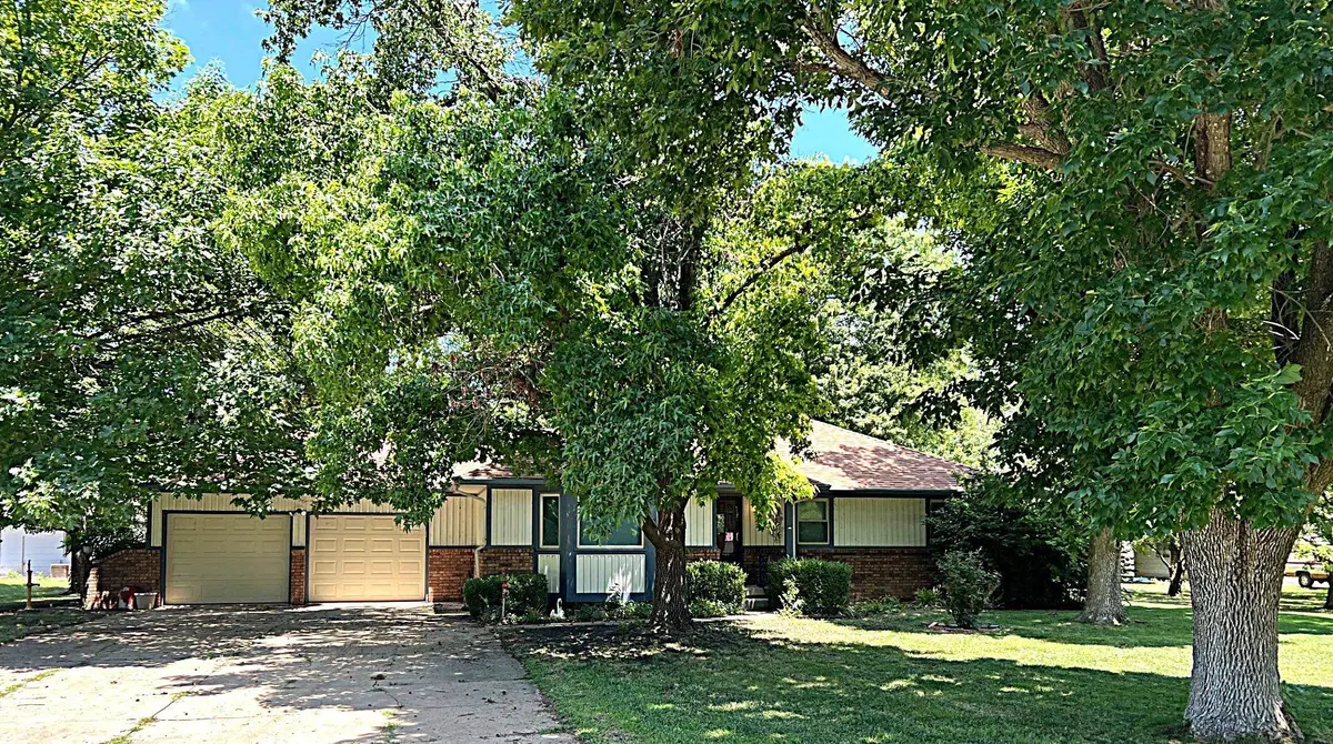 500 W Ness, Valley Center, KS 67147