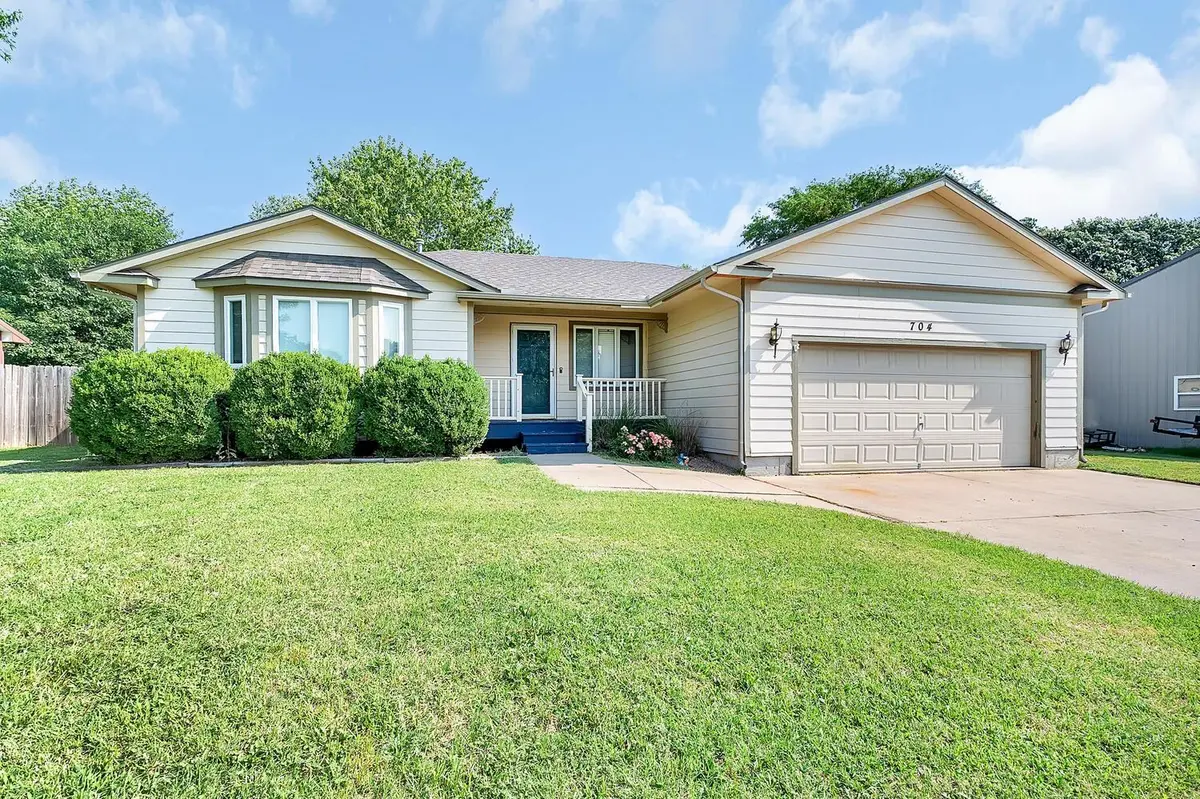 704 W 15th St, Newton, KS 67114