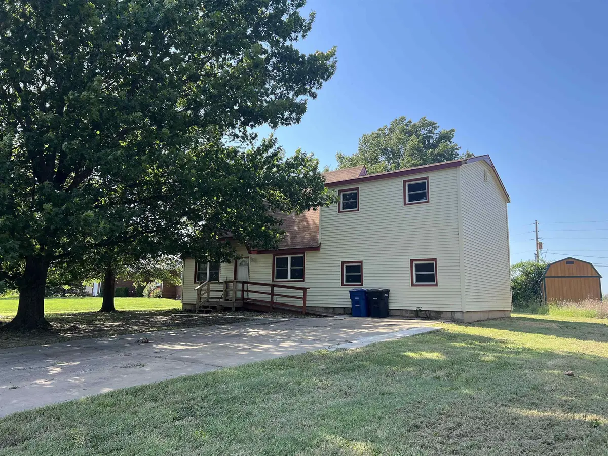 14 Woodland Dr, Augusta, KS 67010