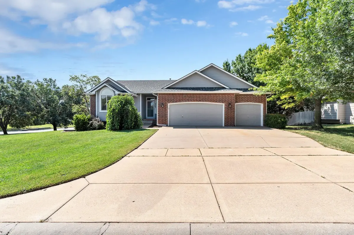 2303 N Regency Lakes Ct, Wichita, KS 67226