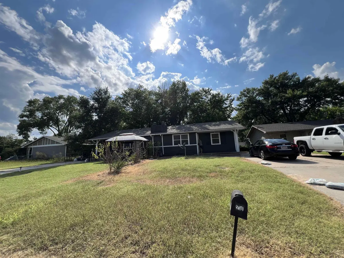 539 S Deveron Dr, Andover, KS 67002