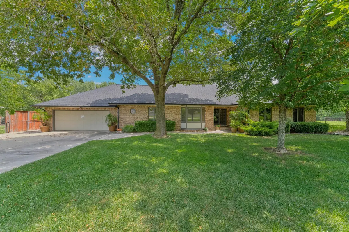 1916 S 123rd St E, Wichita, KS 67207