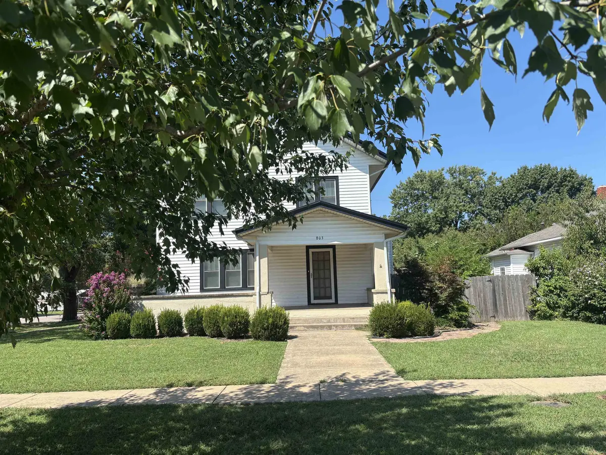 803 N Merchant St, Belle Plaine, KS 67013