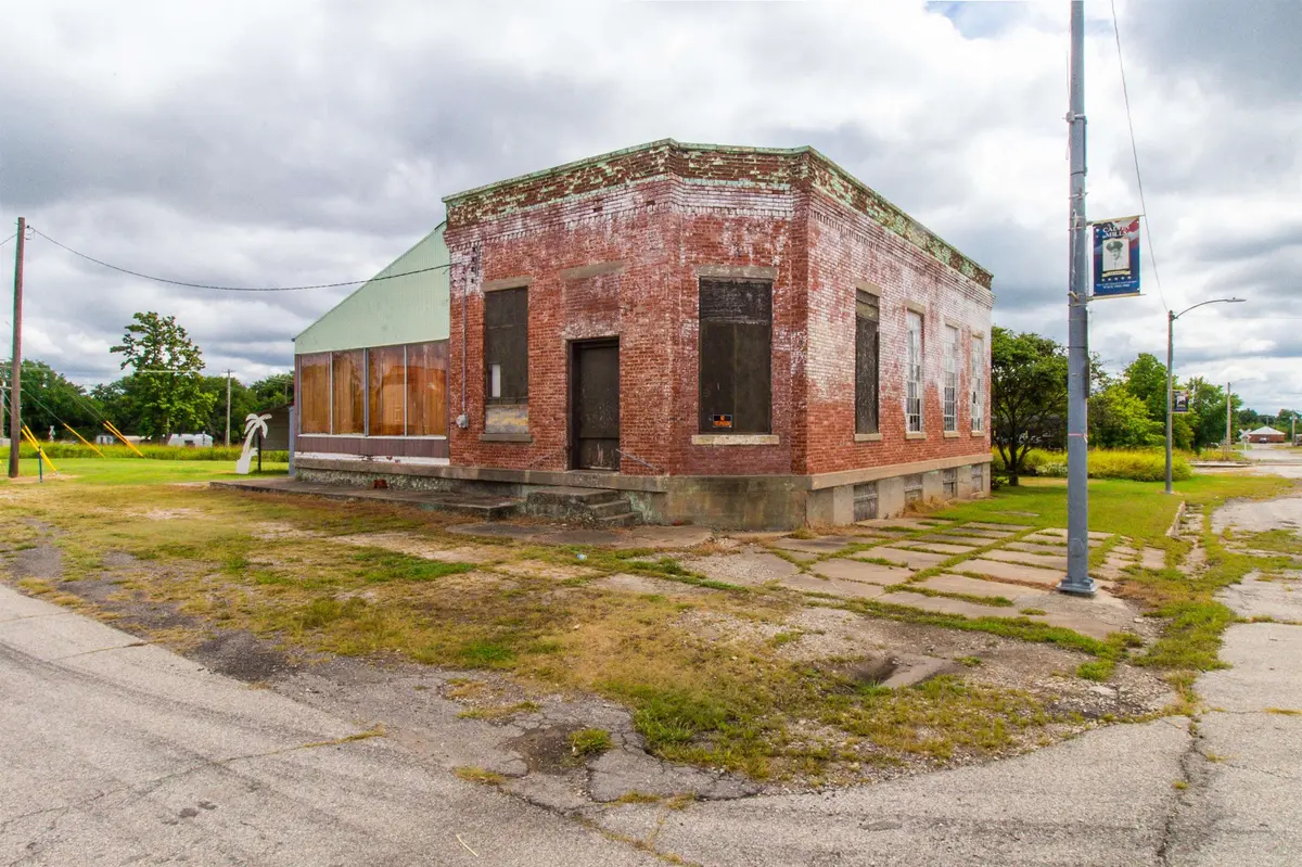 101 E 1st St., Moline, KS 67353