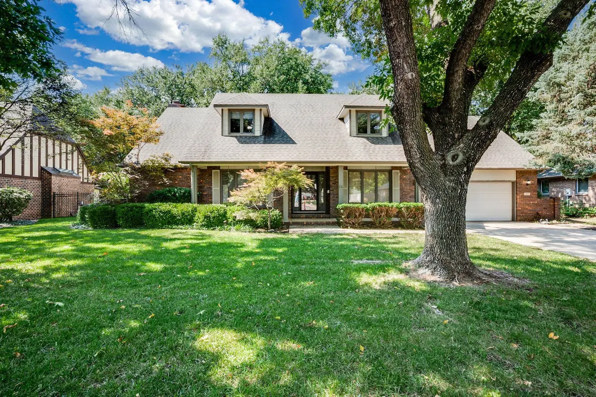 1401 N Dry Creek Dr, Derby, KS 67037