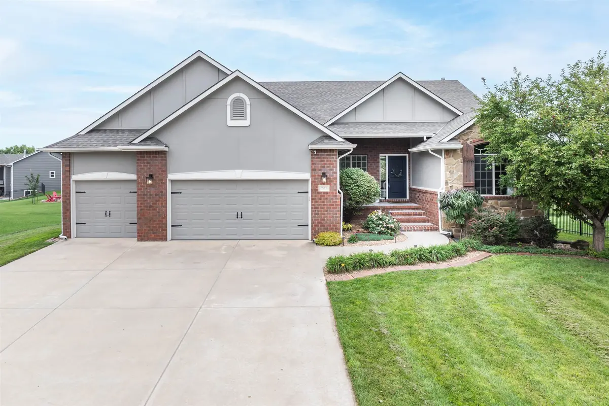 2518 N Graystone Cir, Wichita, KS 67228