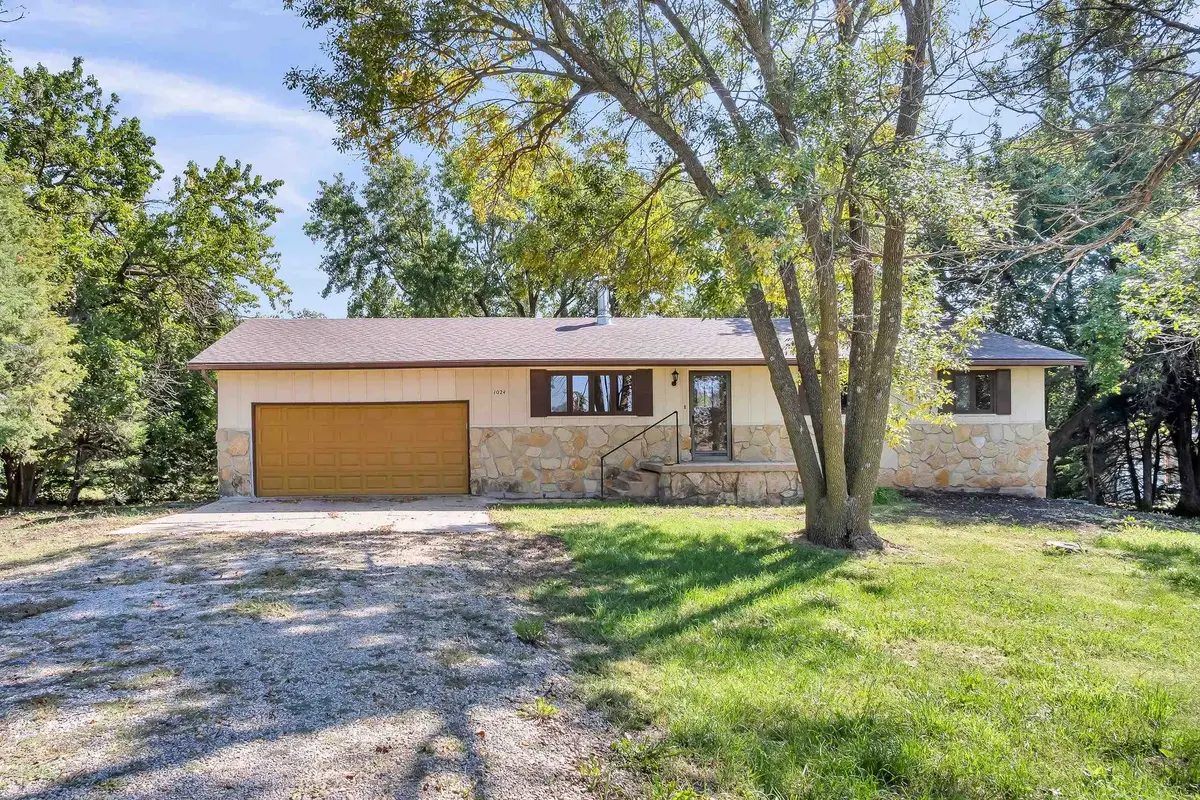 1024 S West Rd, Newton, KS 67114