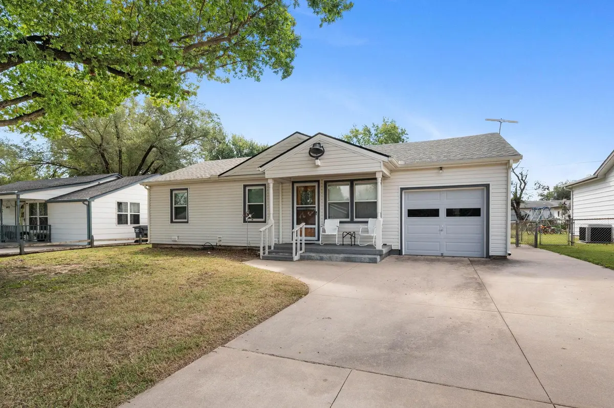 449 W 4th Street, Haysville, KS 67060