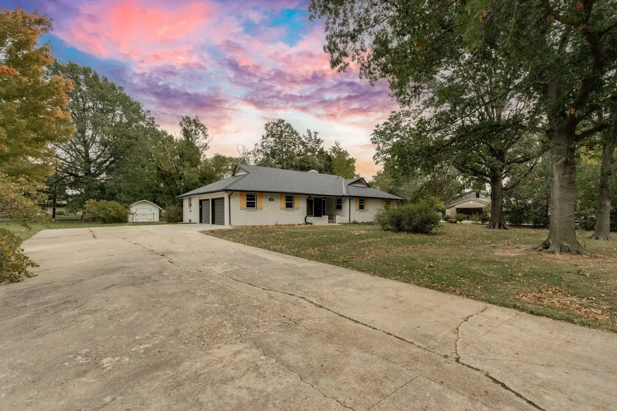 924 S Bristol Ter, Wichita, KS 67207