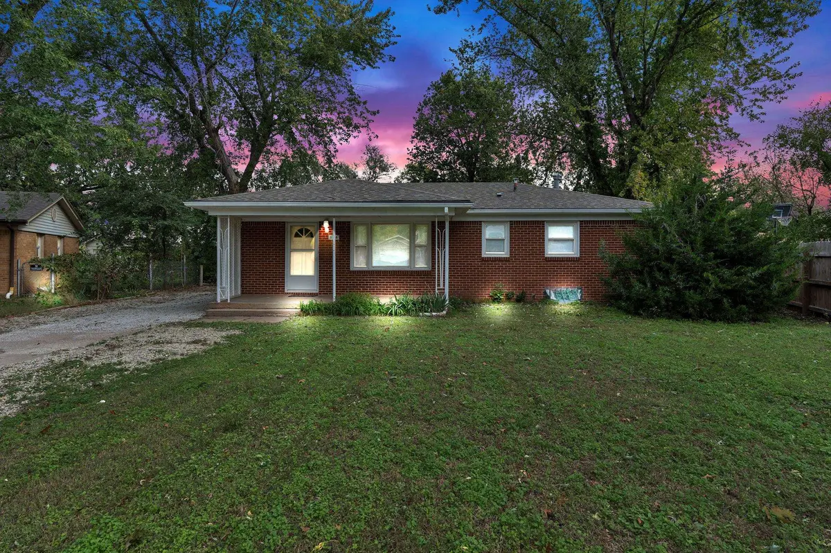156 W Alexander Dr, Haysville, KS 67060