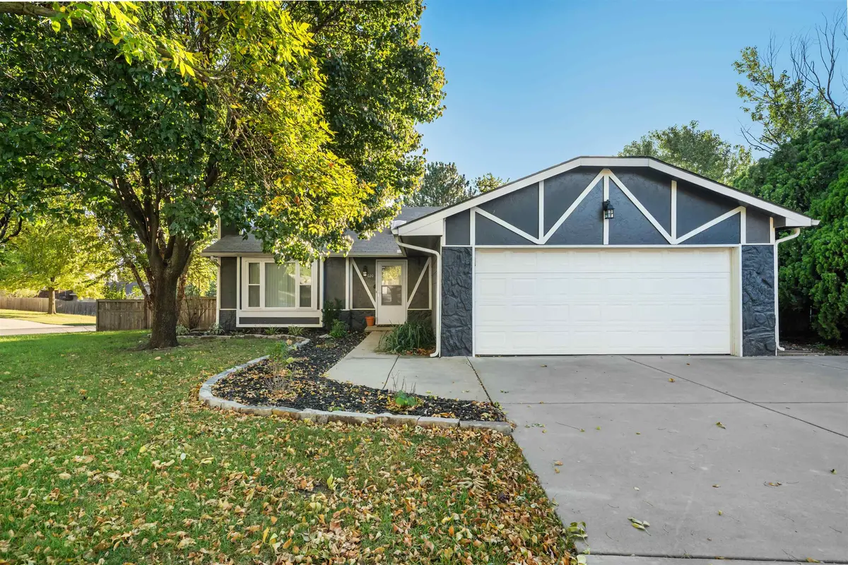 2020 N Burning Tree Rd, Derby, KS 67037