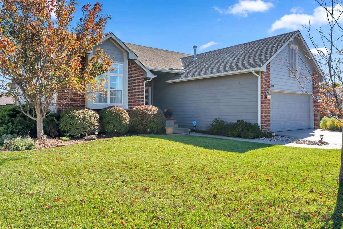 700 N Balthrop Cir, Wichita, KS 67206