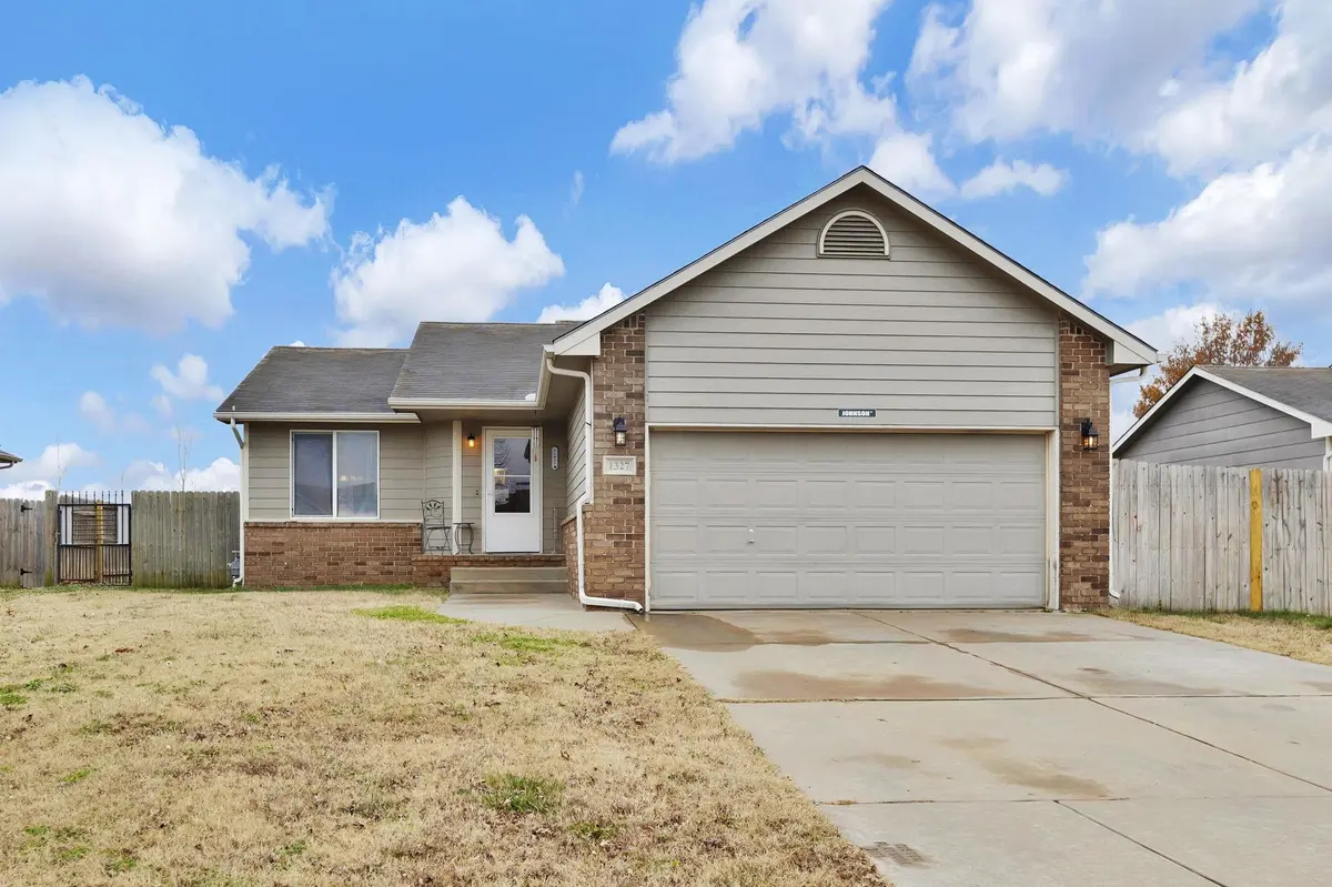 1327 E Berlin, Haysville, KS 67060