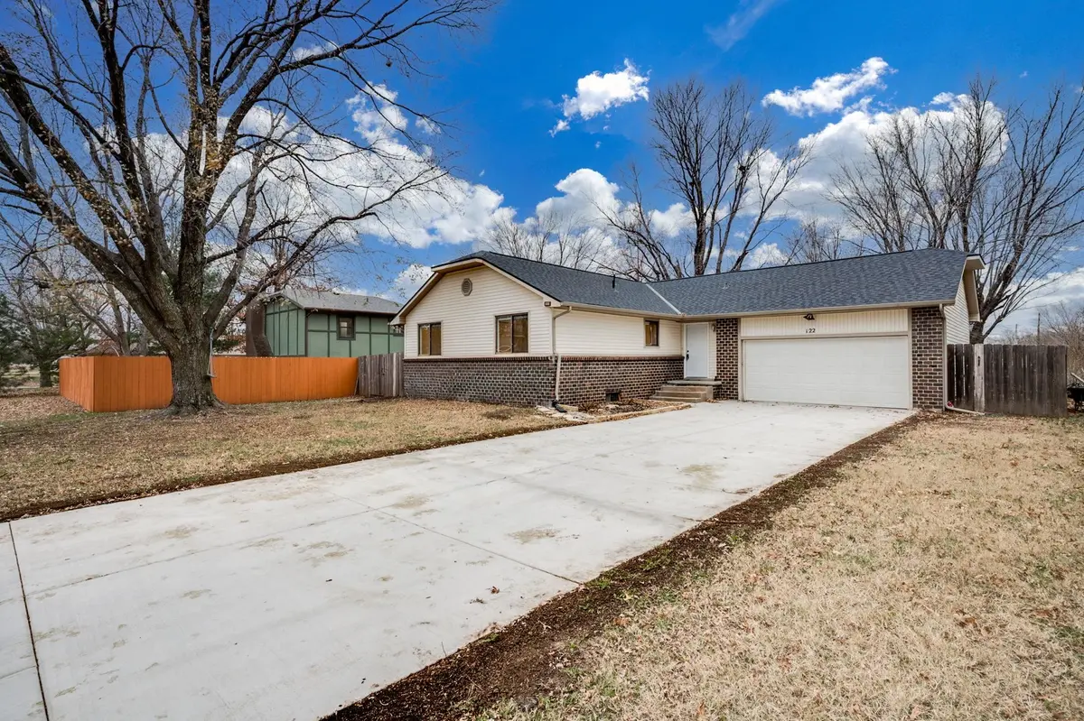 122 E Osage St, Rose Hill, KS 67133