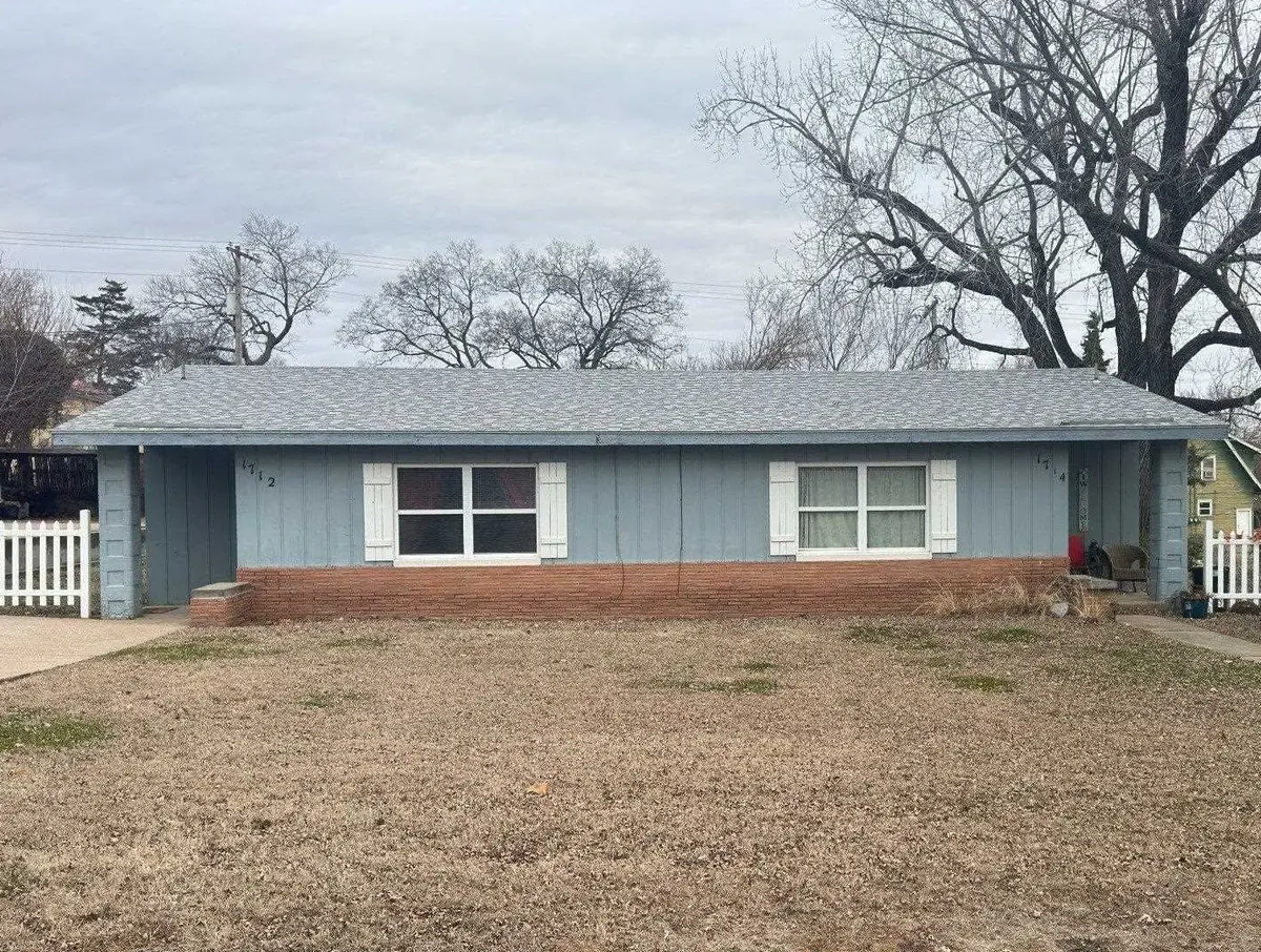 1712 Simpson Ave, Winfield, KS 67156
