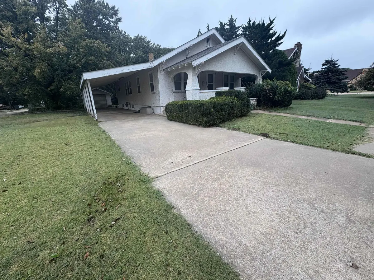 127 N 9th St, Kiowa, KS 67070