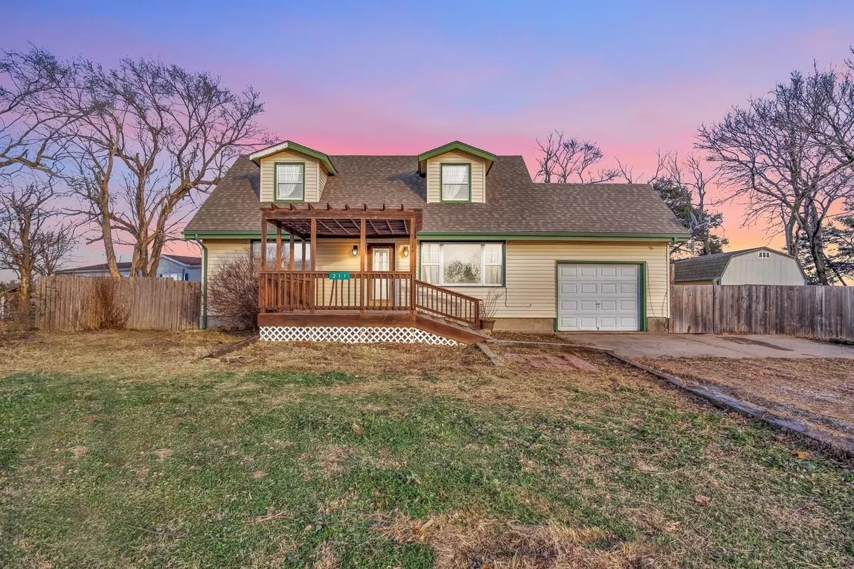 211 Michelle Ave, Walton, KS 67151