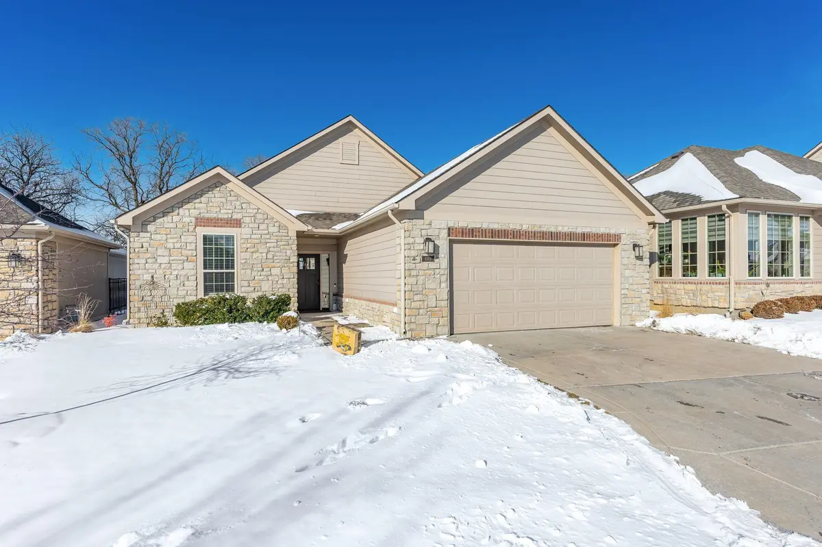4883 N Prestwick Ave, Bel Aire, KS 67226-7633