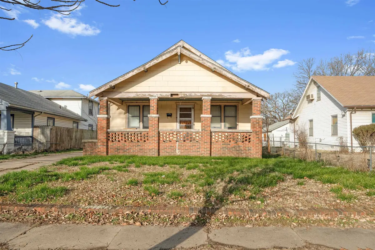 1957 S Market St, Wichita, KS 67211