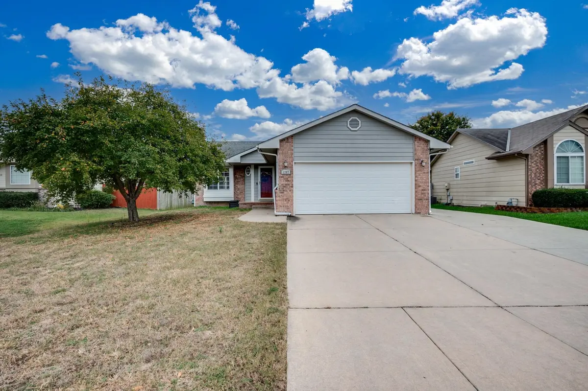 1307 E Lonna St, Haysville, KS 67060