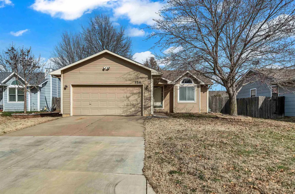 226 W Rosewood Ln, Derby, KS 67037