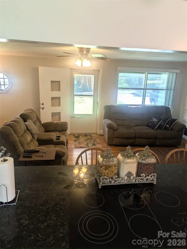 605 Lincoln LN, Lenoir, NC 28645