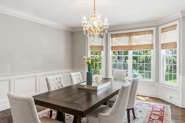 3 Spring Bay LN, Lloyd Harbor, NY 11743