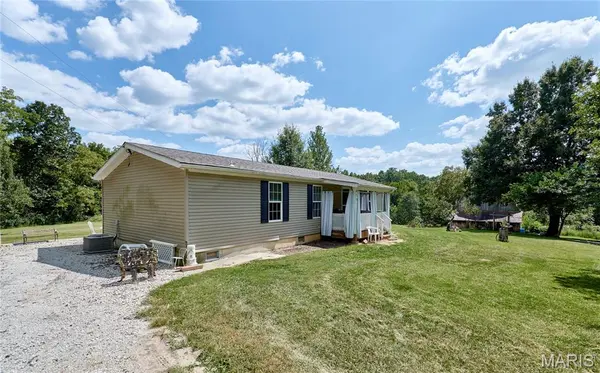 54 Wisteria Ln, Troy, MO 63379