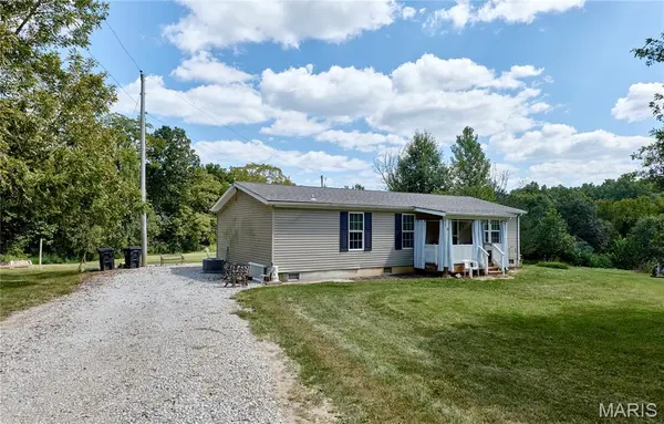 54 Wisteria Ln, Troy, MO 63379