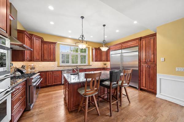 415 Ranch RD, Wheaton, IL 60187