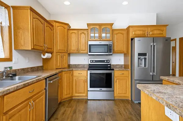 938 Parkway DR, West Fargo, ND 58078