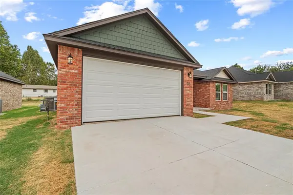 204 E Abbot LN, Mustang, OK 73064