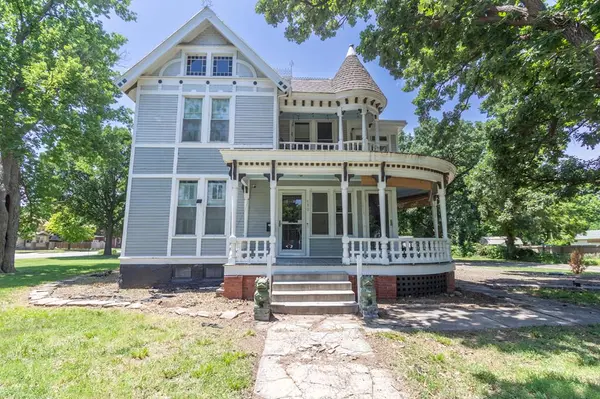 680 S Santa Fe Ave, Salina, KS 64701