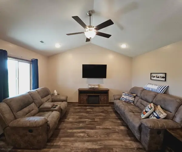 215 E 9TH, Milford, KS 64701