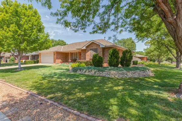 2231 Village Lane, Salina, KS 64701
