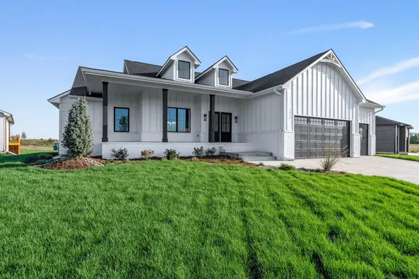 1412 W Cozy Hollow, Goddard, KS 67052