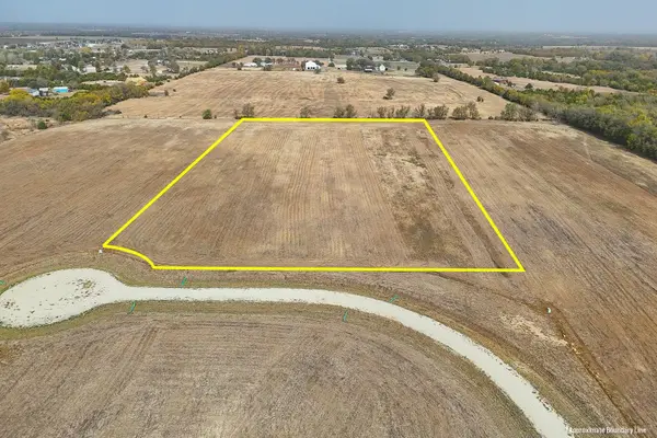 8 7-/ Acres On Sw 220th,  Douglass,  KS 67039