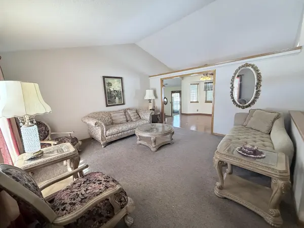 6420 S Bedford Cir, Derby, KS 67037