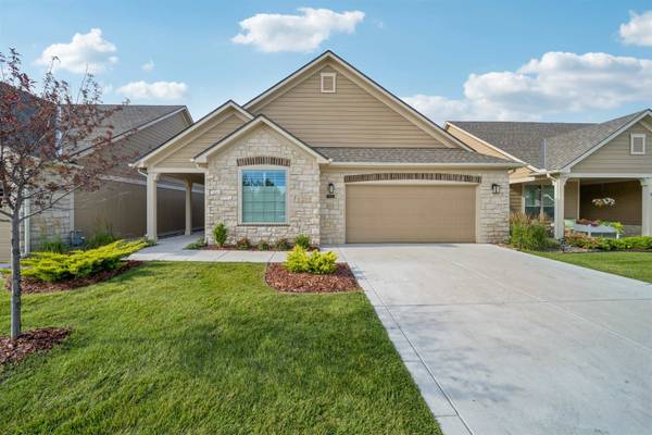 1055 E Waters Edge St, Derby, KS 67037