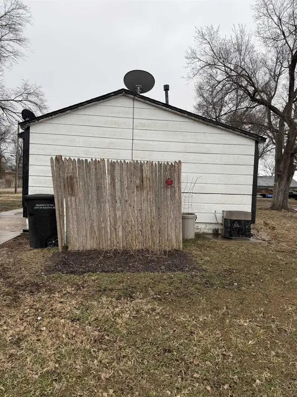 739 N Bluff St, Augusta, KS 67010