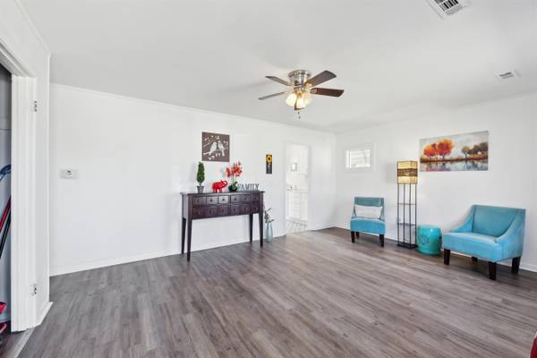 4215 S Cumberland St, Wichita, KS 67216
