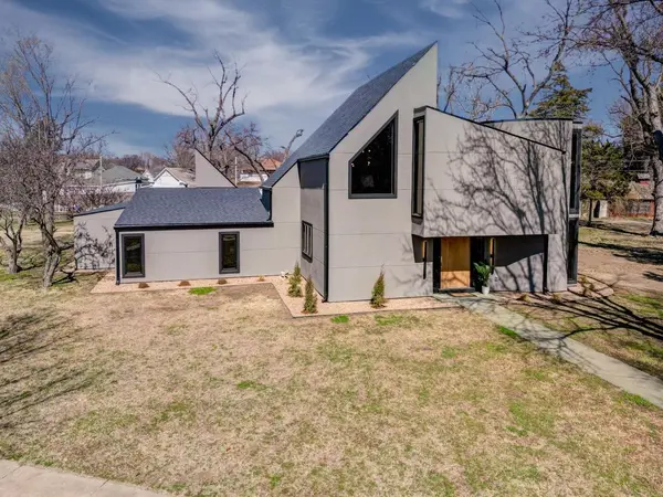 910 E 11th Ave,  Winfield,  KS 67156