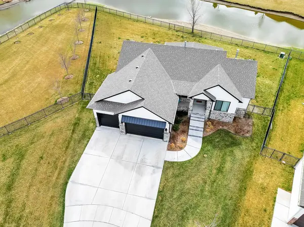 1107 W Lakeway Ct, Andover, KS 67002