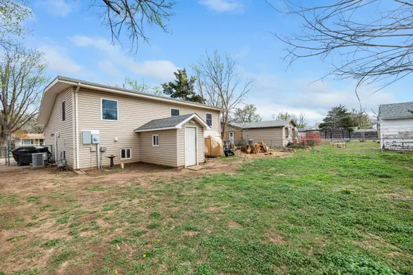 301 S Sunset Ave, Haysville, KS 67060