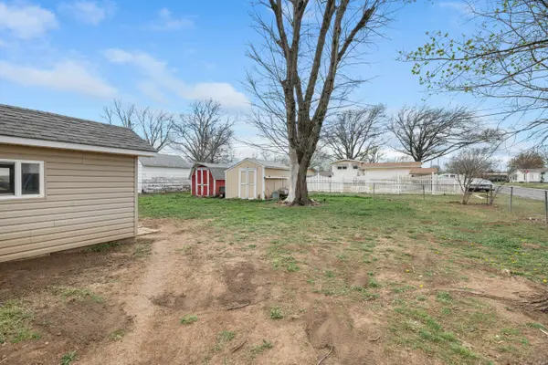 301 S Sunset Ave, Haysville, KS 67060